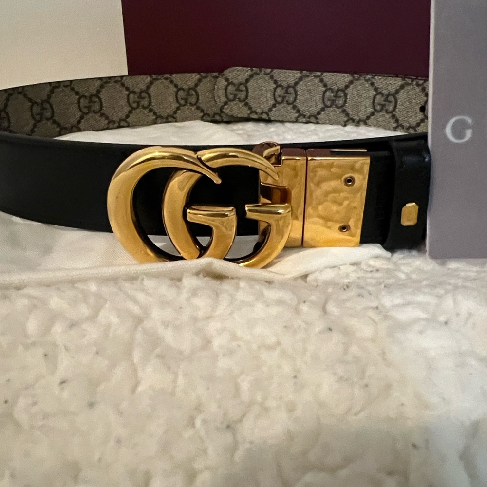 GG Marmoth Reversible leather Belt in GG & Black with Gold Buckle